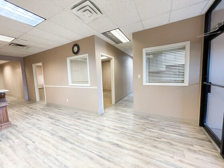 More Photos Of 4101-4103 84th St, Lubbock Office For Lease