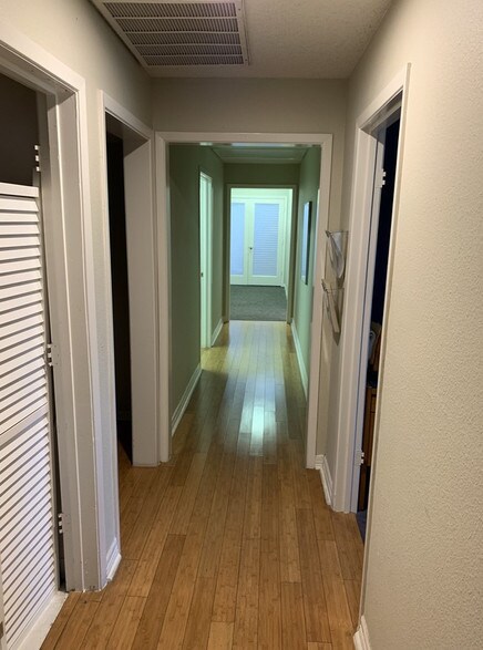 More Photos Of 2525 Wallingwood Dr, Austin Unknown For Lease