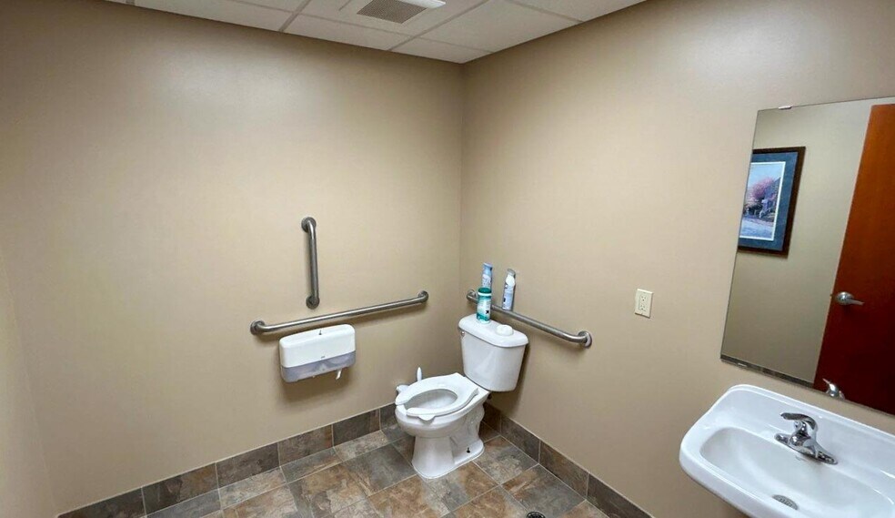 More Photos Of 7389 Airport View Dr SW, Rochester Office For Lease