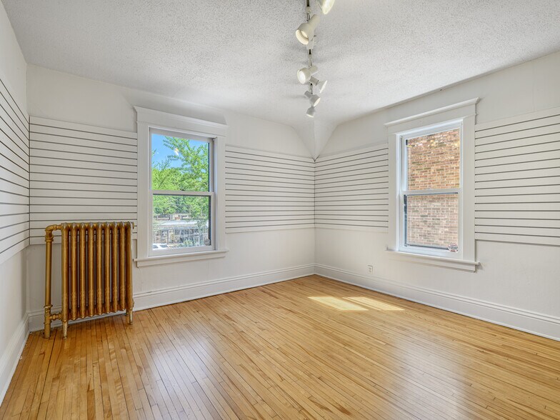 More Photos Of 1124 Grand Ave, Saint Paul Freestanding For Sale