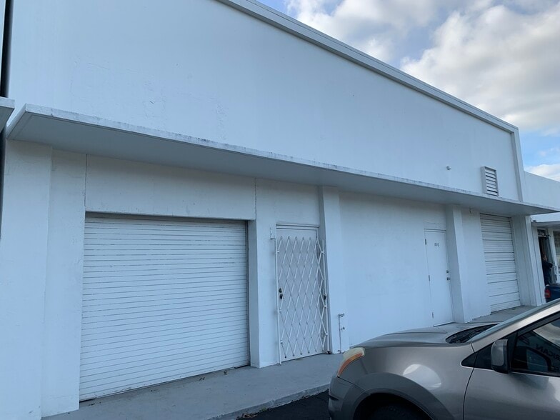 More Photos Of 1810 N Dixie Hwy, Hollywood Warehouse For Lease