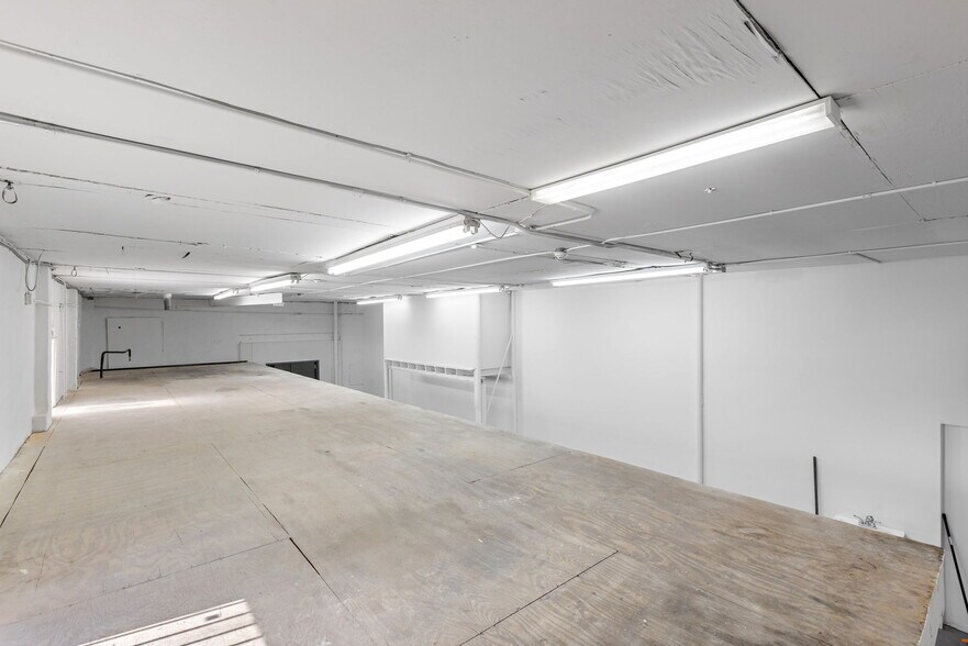More Photos Of 109-111 35th St, Union City Warehouse For Lease
