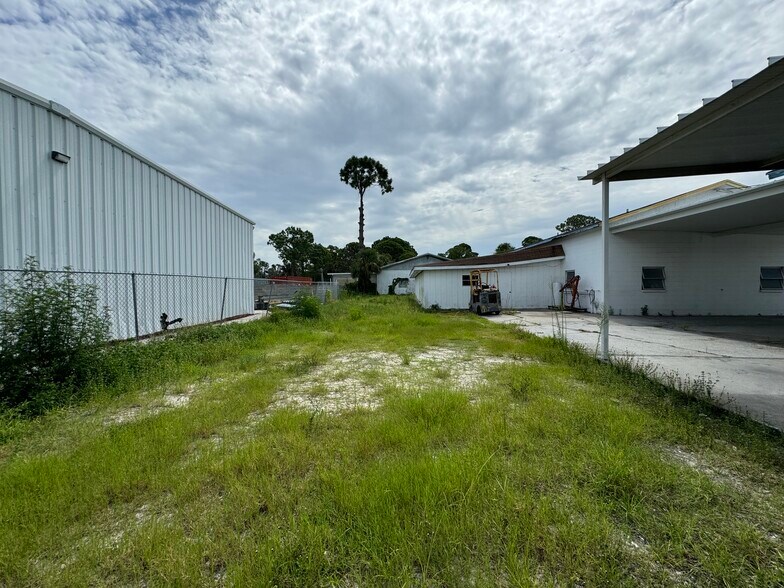 More Photos Of 6801 Tower Dr, Hudson Service For Lease