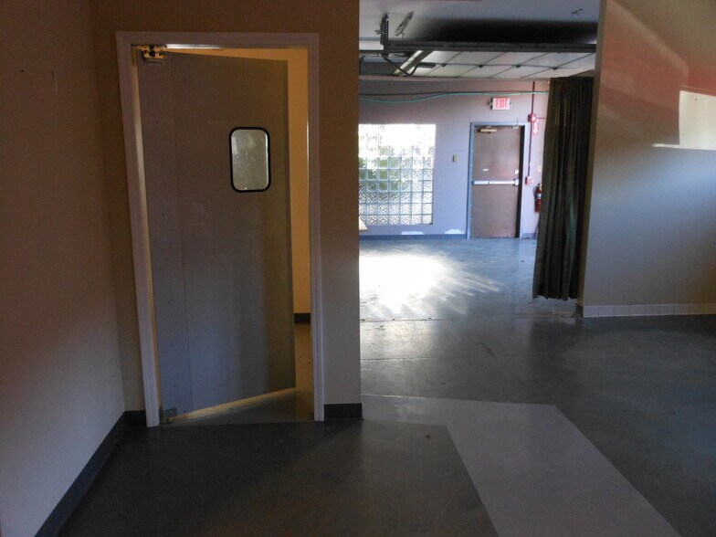 More Photos Of 643 Massachusetts Ave, Indianapolis Storefront For Lease