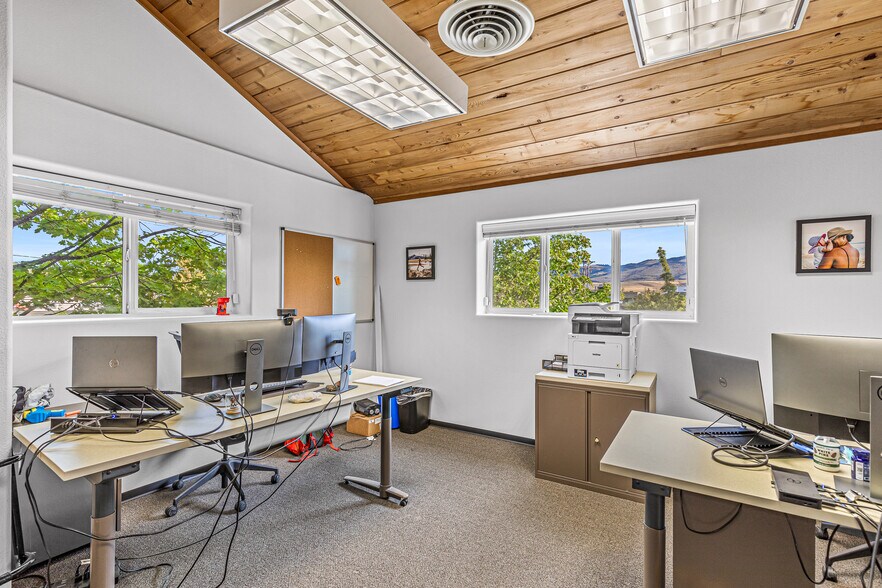 More Photos Of 340 A St, Ashland Office For Sale