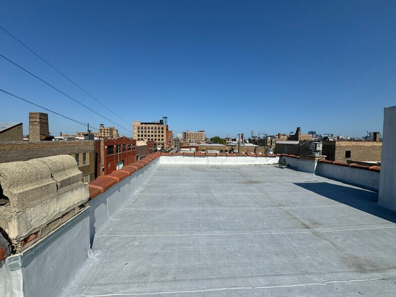 More Photos Of 1444 W Lake St, Chicago Warehouse For Lease