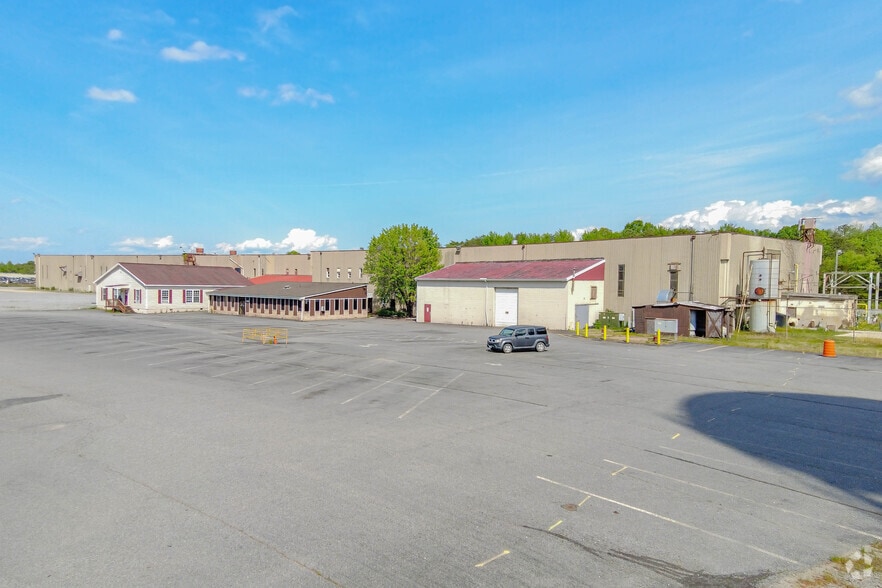 More Photos Of 4900 Ondura Dr, Fredericksburg Warehouse For Lease