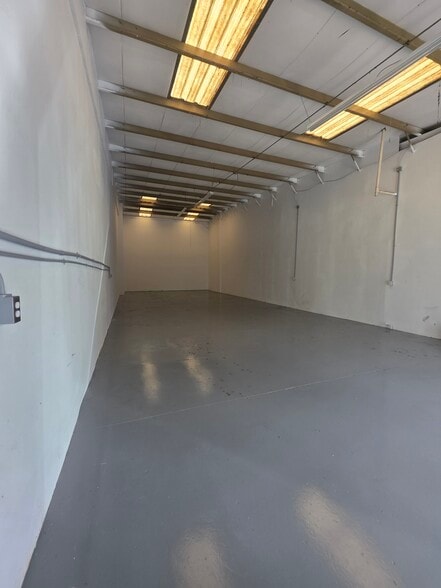More Photos Of 4629 Panorama Ave, Holiday Warehouse For Lease