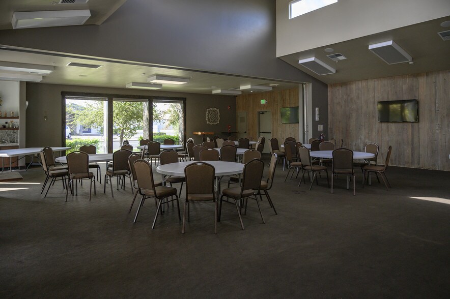 More Photos Of 19920 1st St, Hilmar Restaurant For Lease