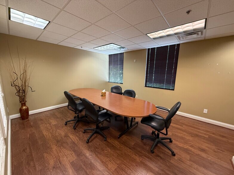 More Photos Of 444 Lewis Hargett Cir, Lexington Office For Sale