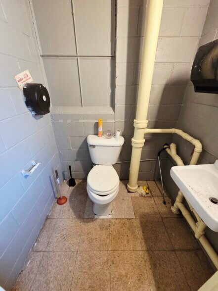 More Photos Of 2227-2229 W 21st St, Lorain Restaurant For Sale