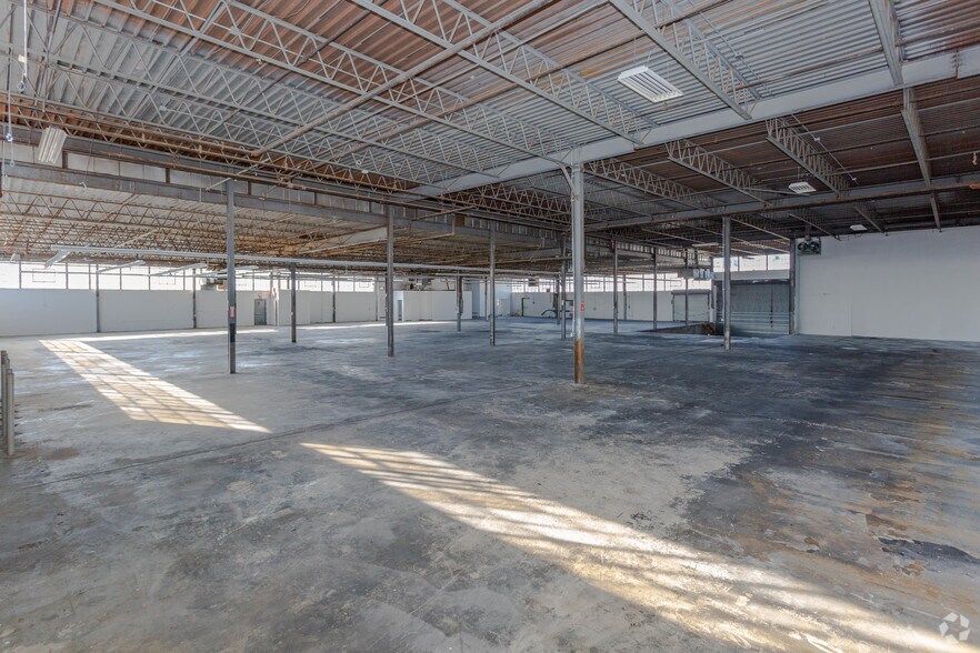 More Photos Of 170 Allen Blvd, Farmingdale Warehouse For Lease