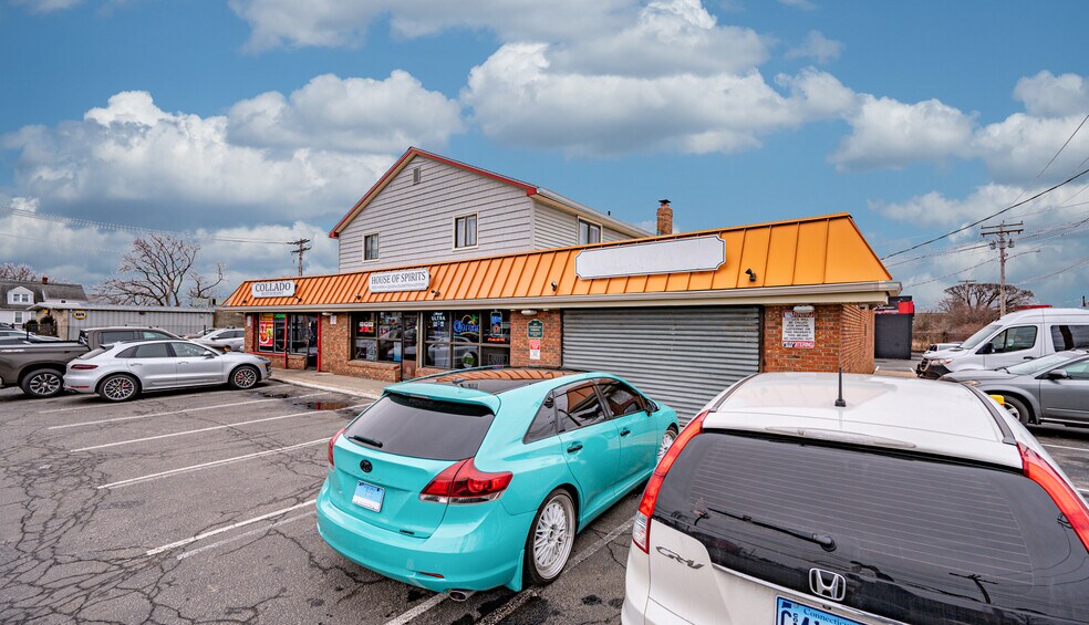 More Photos Of 570 Honeyspot Rd, Stratford General Retail For Sale