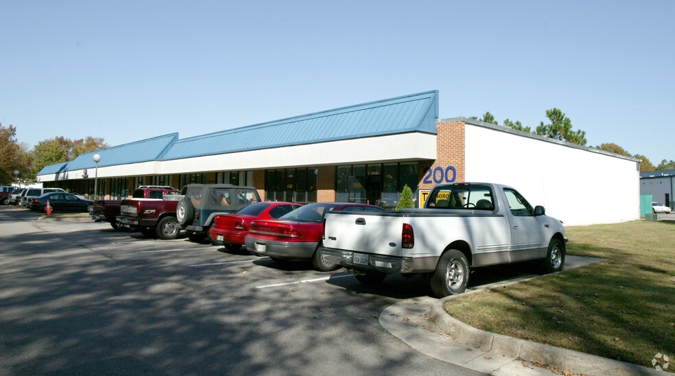 More Photos Of 200-400 Commerce Cir, Yorktown Showroom For Lease