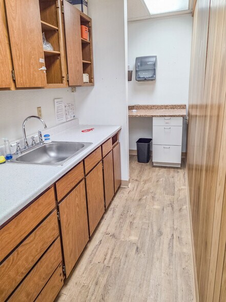 More Photos Of 1881 W Washington St, Stayton Skilled Nursing Facility For Lease