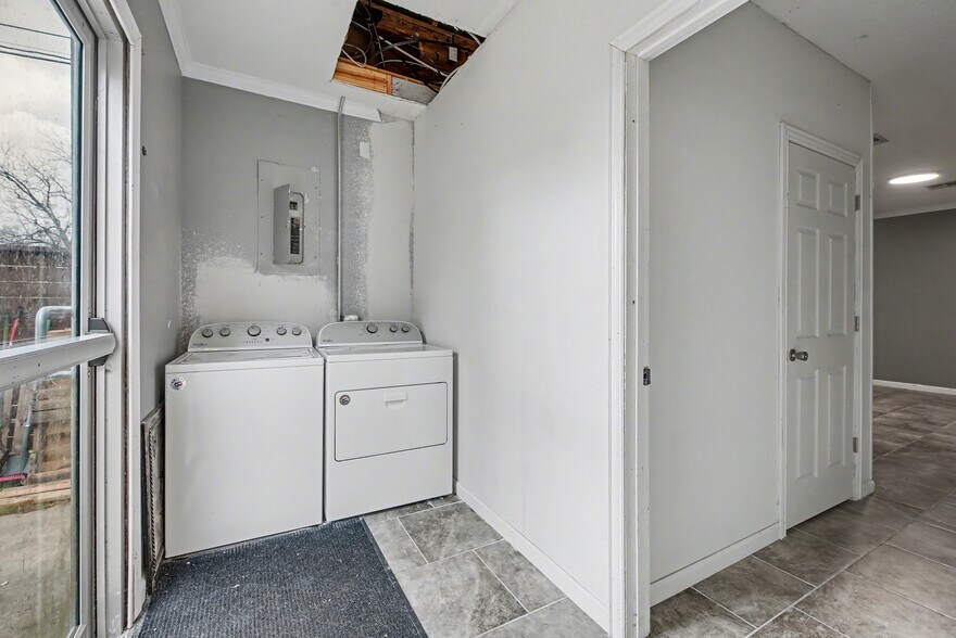 More Photos Of 1227 S College Ave, Bryan Office For Sale