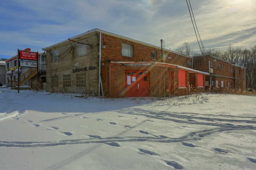 Primary Photo Of 225 Moon Clinton Rd, Coraopolis Warehouse For Sale