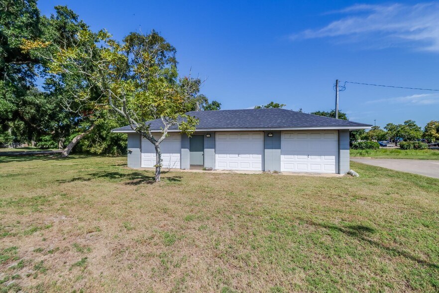 More Photos Of 228 E Railroad St, Long Beach Freestanding For Sale