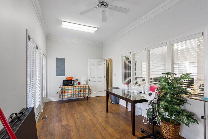 More Photos Of 302-303 Boston Sq, Georgetown Office For Sale