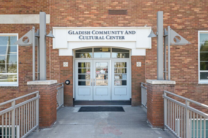 More Photos Of 115 NW State St, Pullman Loft Creative Space For Sale