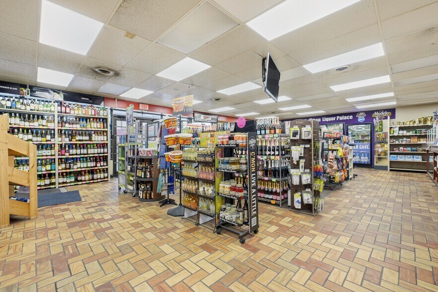 More Photos Of 344 E Lee St, Louisville Freestanding For Sale