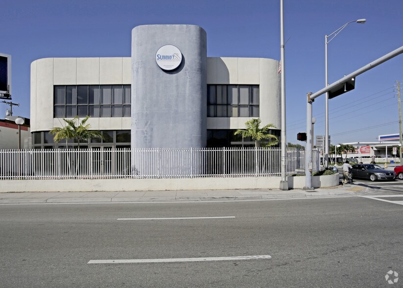 More Photos Of 2700 NW 36th St, Miami Office Residential For Lease