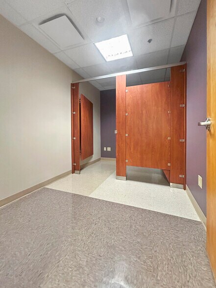 More Photos Of 333 Chestnut St, Hinsdale Medical For Lease
