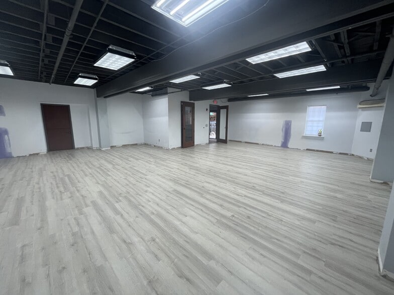 More Photos Of 214 Main St, Fort Mill General Retail For Lease