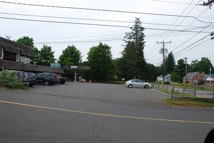 More Photos Of 82 Main St S, Bethlehem Service Station For Sale