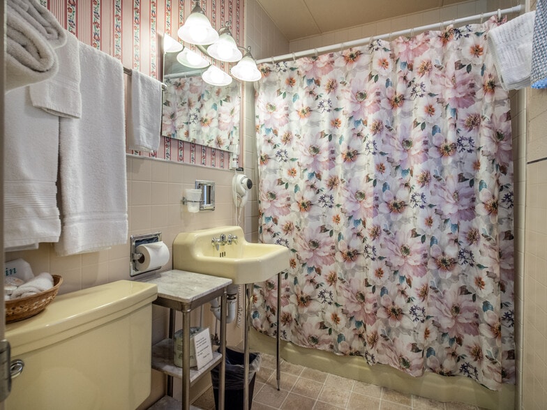 More Photos Of 106705 US Highway 395, Coleville Hotel For Sale