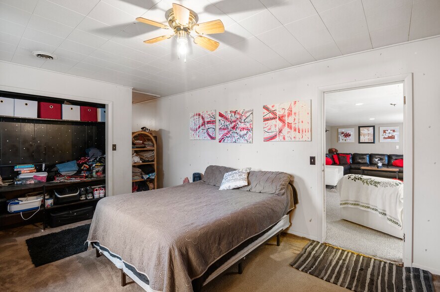 More Photos Of 17001 IN-3, Eaton Bar For Sale