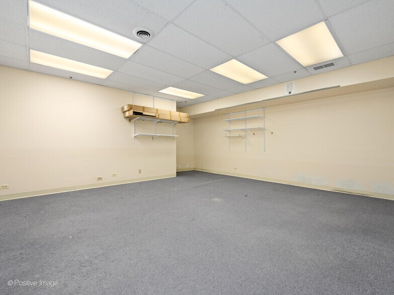 More Photos Of 1300-1308 Waukegan Rd, Glenview Loft Creative Space For Lease