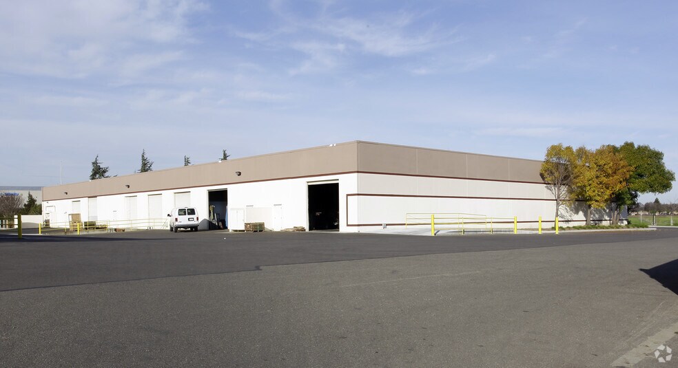 More Photos Of 2349 N Watney Way, Fairfield Warehouse For Lease