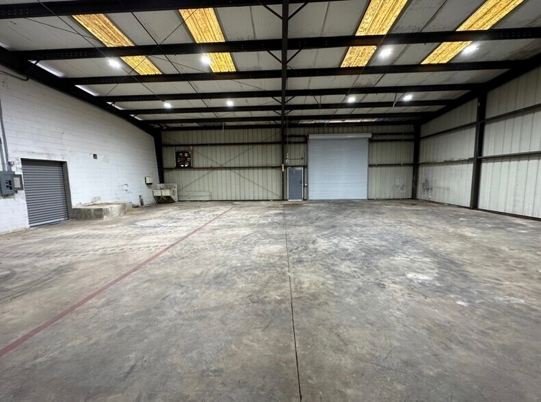 More Photos Of 1604 Olive St, Lakeland Warehouse For Sale
