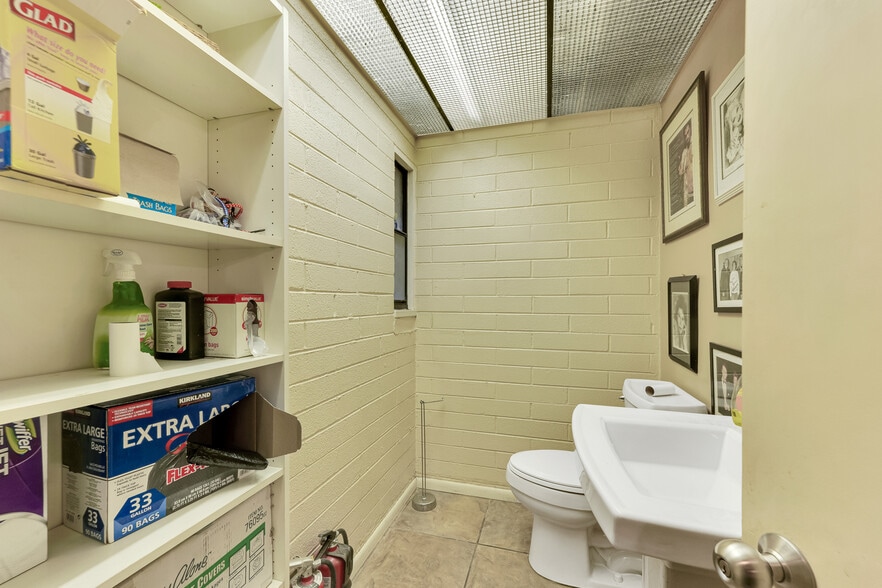 More Photos Of 4110 W Burbank Blvd, Burbank Office Residential For Sale