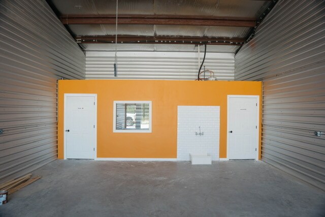 More Photos Of 6821 Allegheny St, Houston Warehouse For Lease