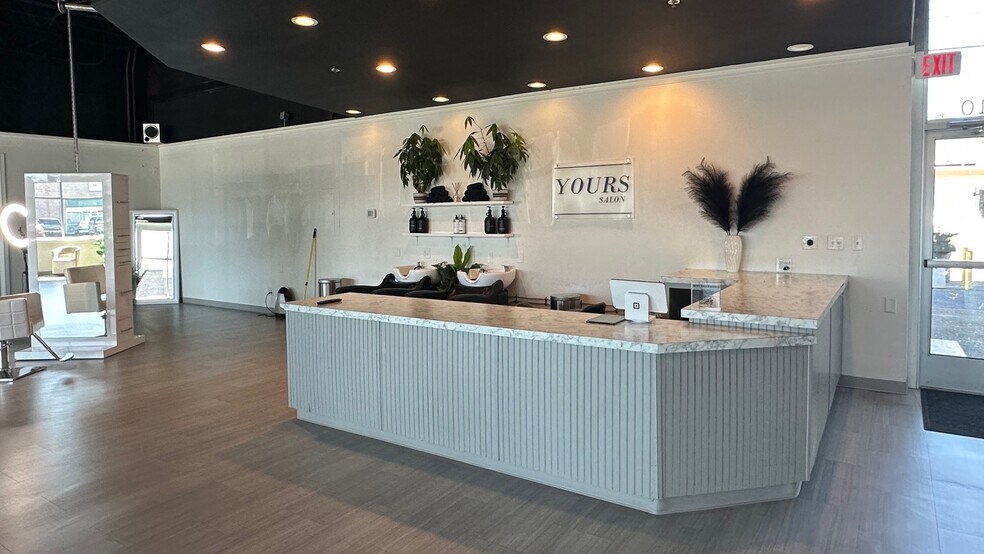 More Photos Of 946 Washington Way, Longview Storefront Retail Office For Lease