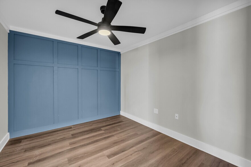 More Photos Of 399 S Elm St, Commerce Storefront For Sale