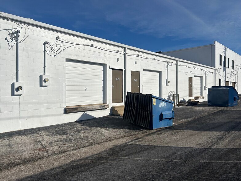 More Photos Of 11704-11718 Lackland Industrial Dr, Saint Louis Flex For Lease