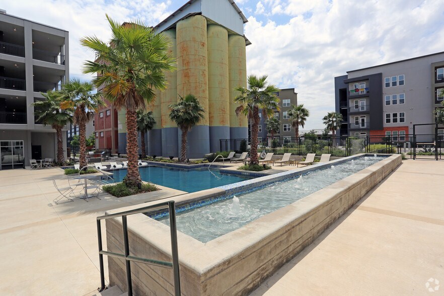 More Photos Of 423 Blue Star, San Antonio Apartments For Lease