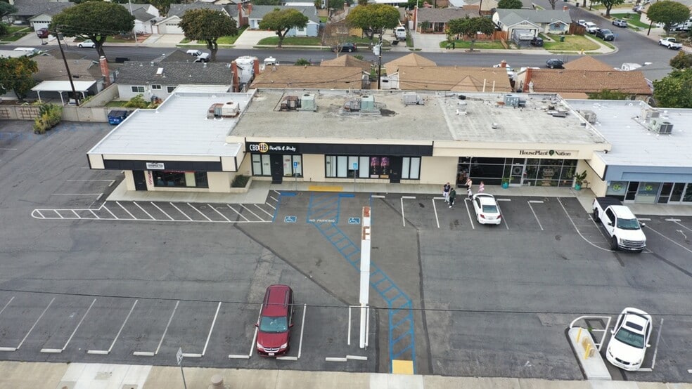More Photos Of 17055 Newland St, Huntington Beach Unknown For Lease