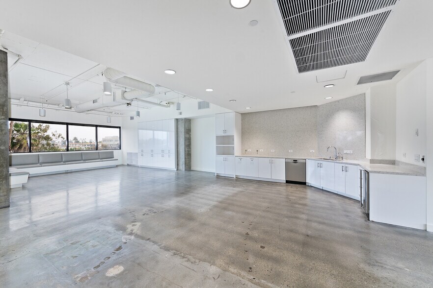 More Photos Of 1661-1669 Lincoln Blvd, Santa Monica Office For Lease