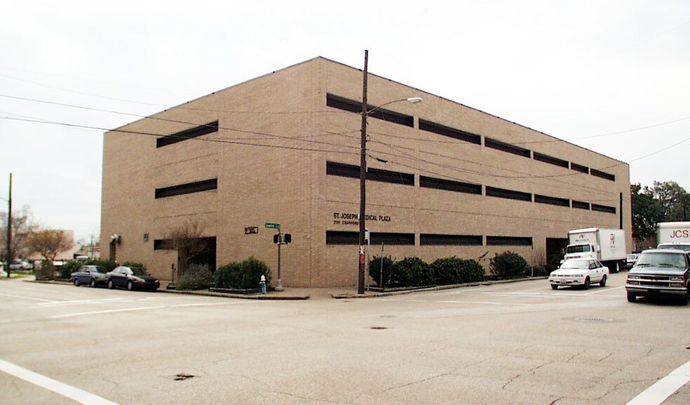 More Photos Of 2101 Crawford St, Houston Medical For Lease