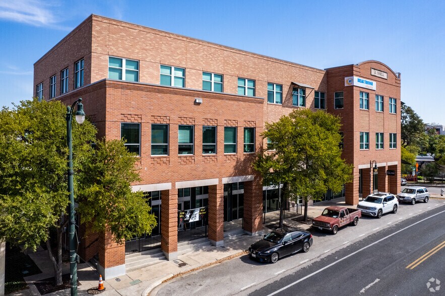 More Photos Of 1050 E 11th St, Austin Office For Lease