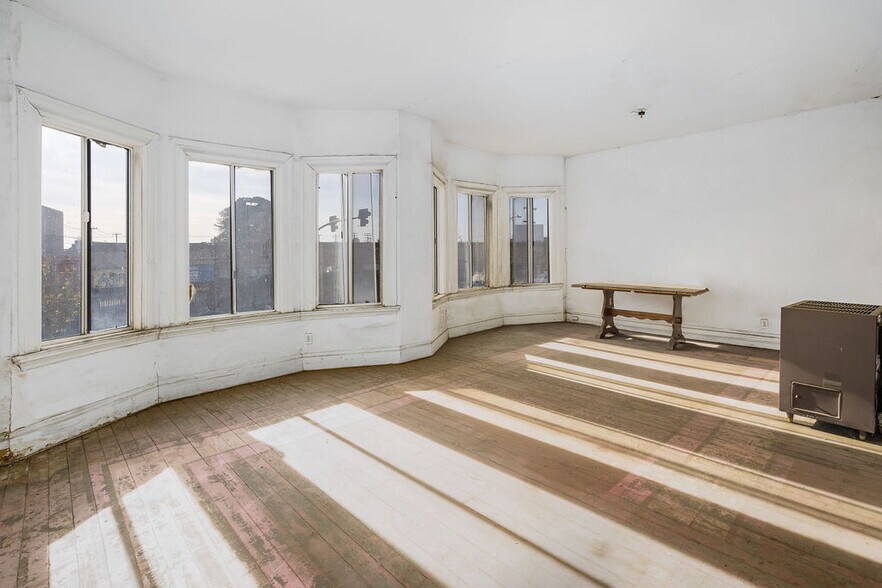 More Photos Of 4712 International Blvd, Oakland Specialty For Sale