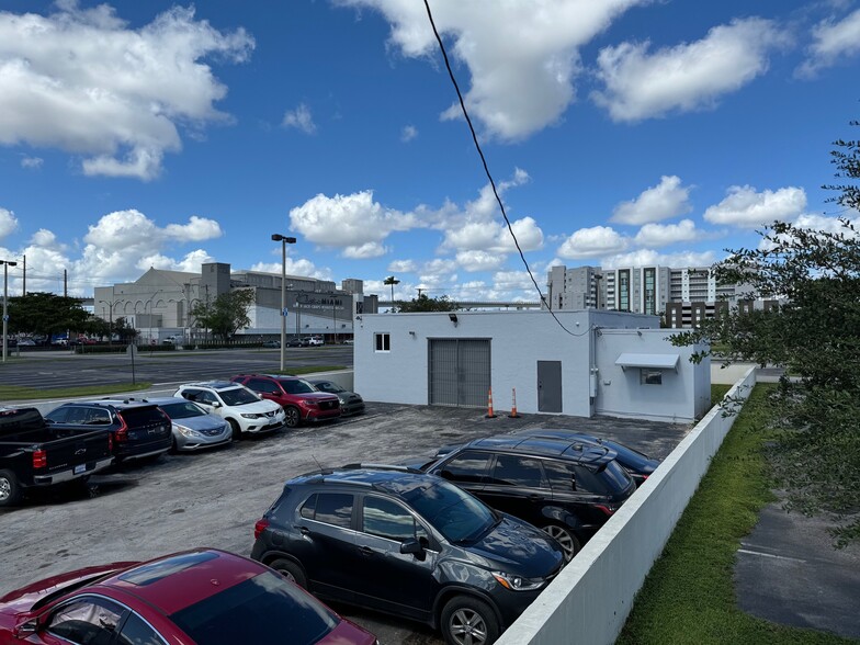 Primary Photo Of 3665 NW 33rd St, Miami Warehouse For Lease