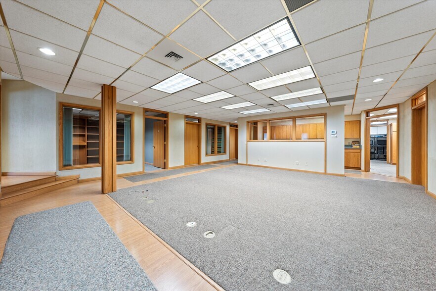 More Photos Of 100 E Broadway Ave, Moses Lake Office For Sale