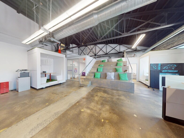 More Photos Of 201 W Morehead St, Charlotte Office For Lease