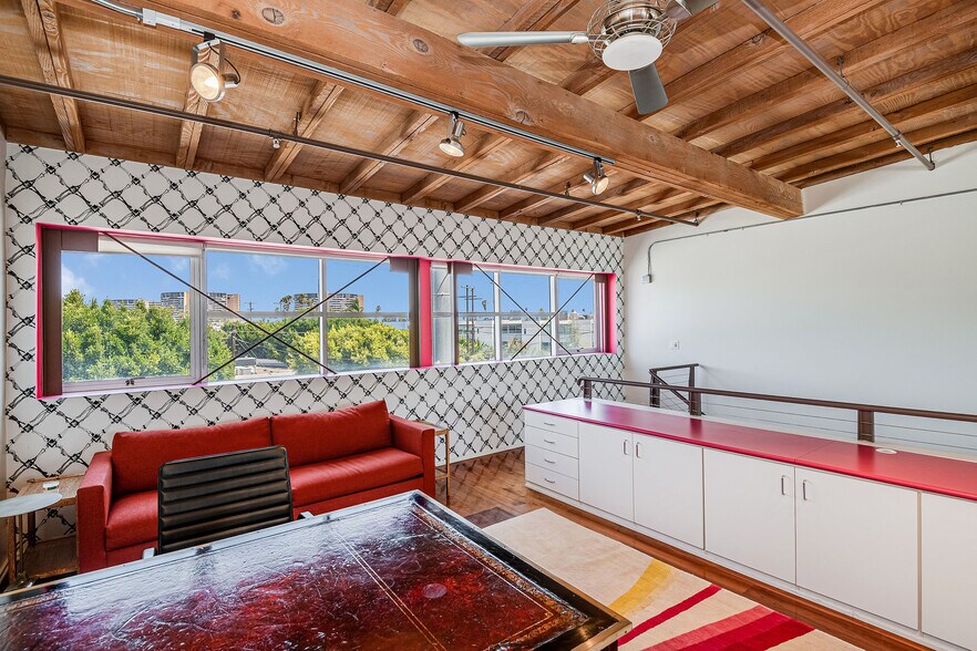 More Photos Of 2100 Abbot Kinney Blvd, Venice Office For Lease