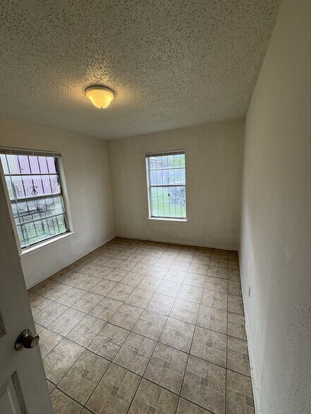 More Photos Of 2513 Quintana Rd, San Antonio Apartments For Sale